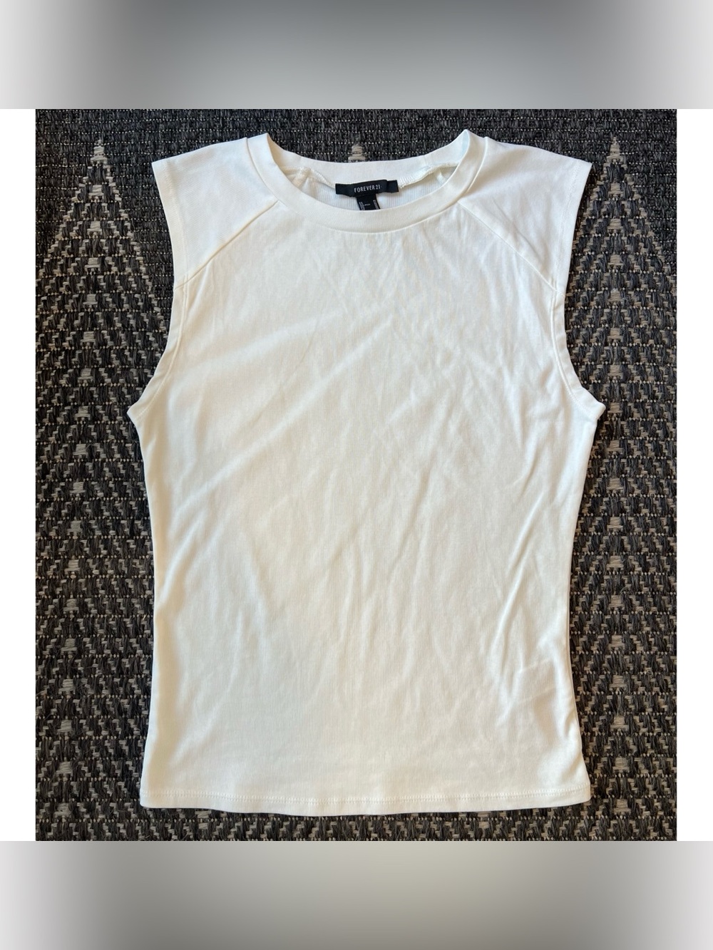 Forever 21 Women’s White Raglan Baseball Muscle Tee T Shirt Tank Top Medium NEW